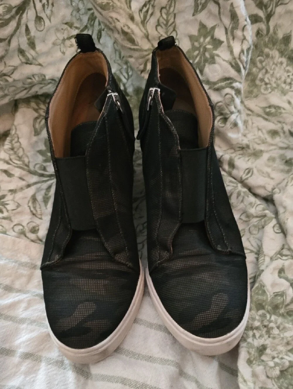 Women's Size 9 High-Top Wedge Sneakers - Black Camouflage